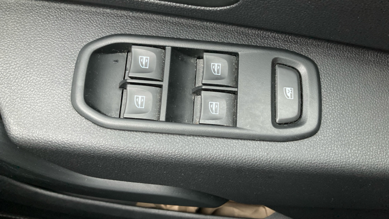 Dacia Duster 1.0 TCe 100 Comfort 5dr Bi Fuel Estate